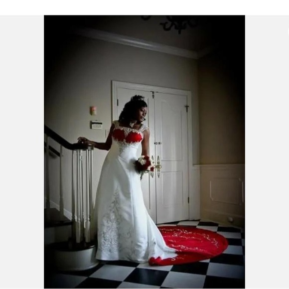 USED WEDDING DRESS SIZE 14 PRICA CAN BE NEGOTIATED - Picture 2 of 2